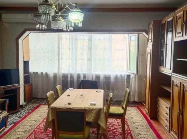 Kvartira 3 xonalar 77 m² Toshkentda