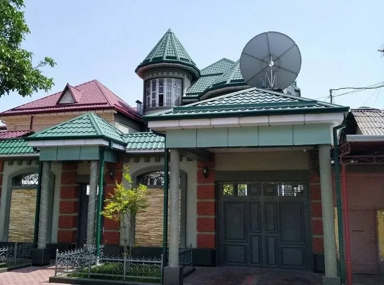 Uy 8 xonalar 550 m² Toshkentda, Oʻzbekiston