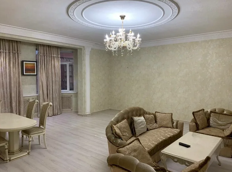 Kvartira 4 xonalar 180 m² Toshkentda