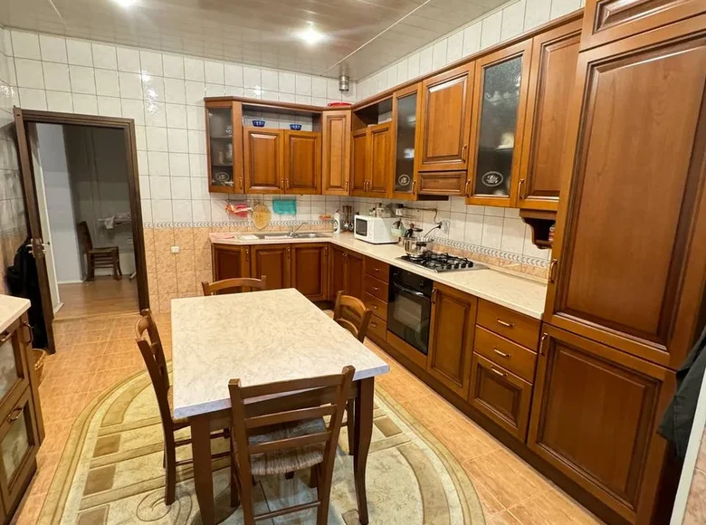 Kvartira 3 xonalar 140 m² Toshkentda