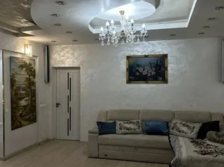 Kvartira 3 xonalar 75 m² in Konimex tumani