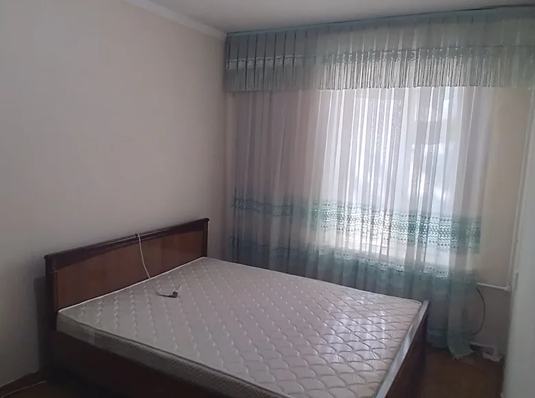 Сдаю квартиру 3/2/4 Ц-13 метро А.Навои ул Абая