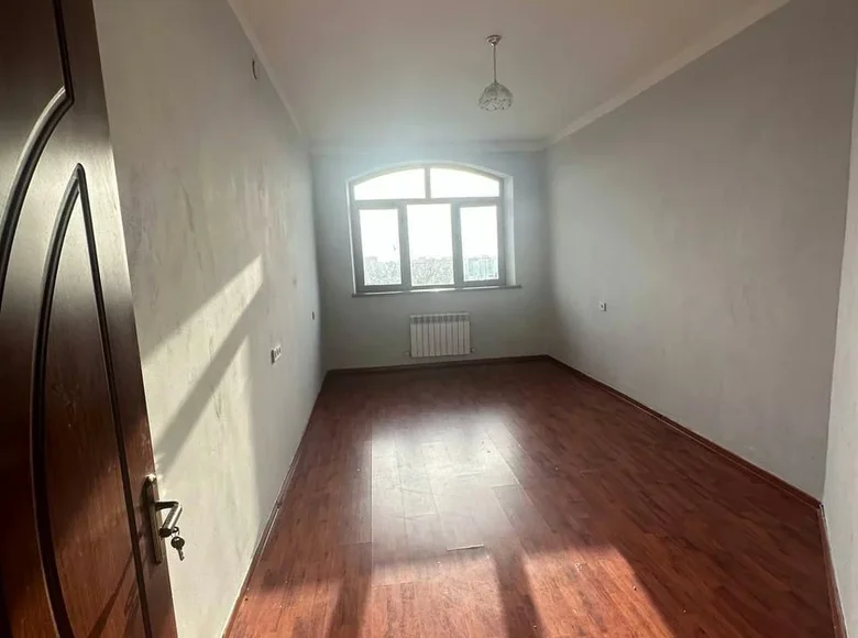 Kvartira 3 xonalar 130 m² Farg'onada