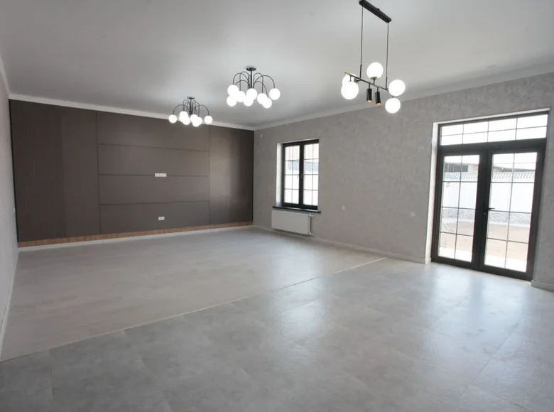 Kottej 5 xonalar 380 m² Toshkentda