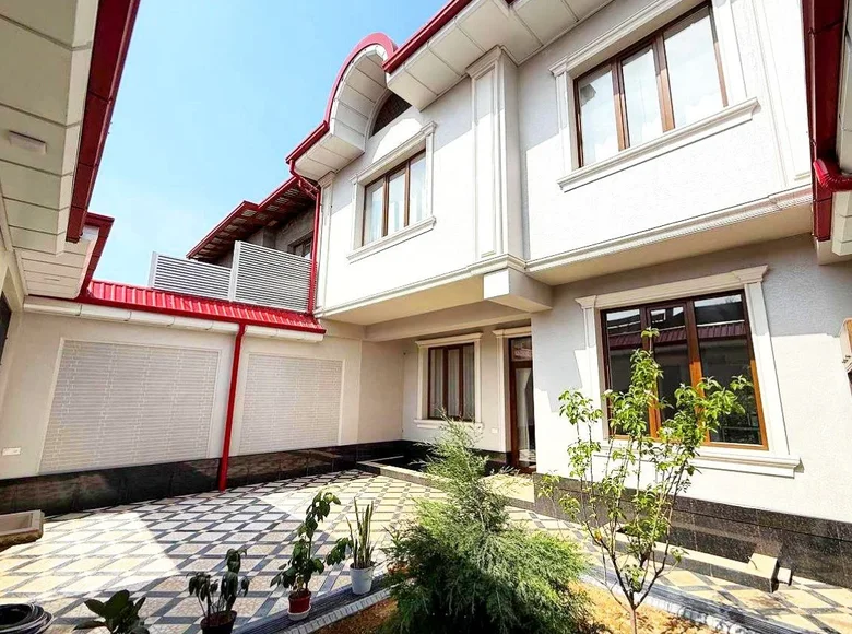 Uy 7 xonalar 166 m² in Zangiota Tumani