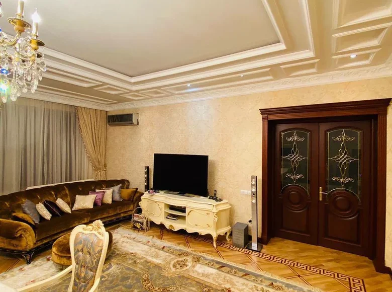 Kvartira 4 xonalar 180 m² Toshkentda