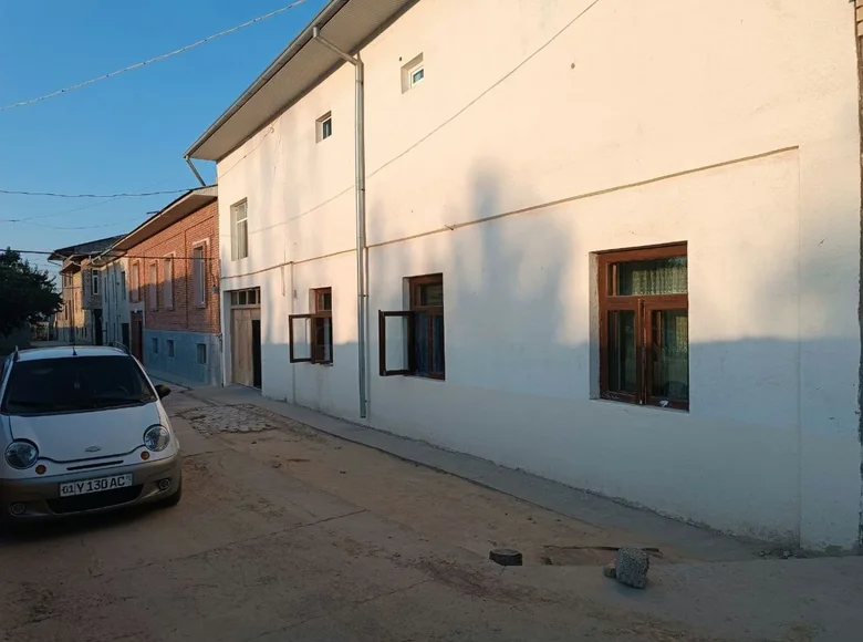 Uy 7 xonalar 700 m² Toshkentda