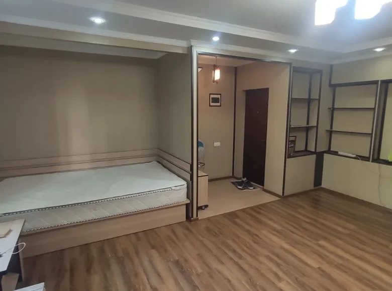 Kvartira 1 xona 42 m² Toshkentda