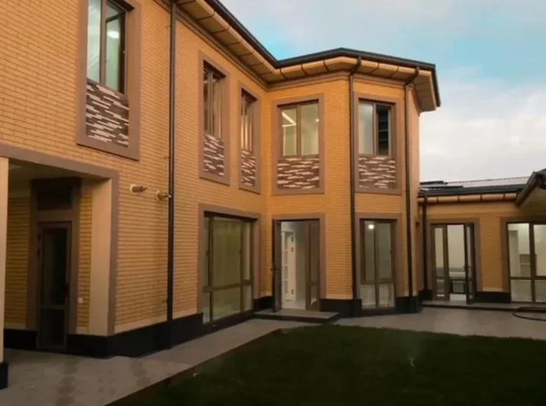 Uy 4 xonalar 220 m² Toshkentda