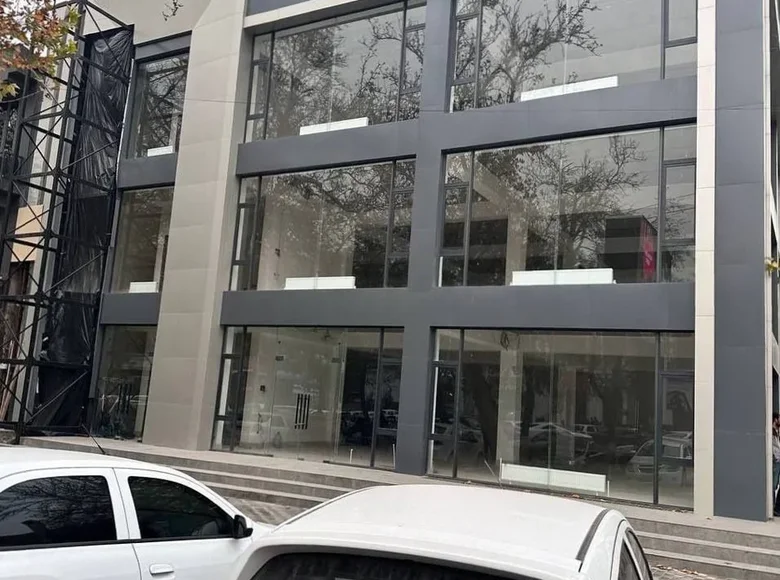 Коммерческое помещение 1 300 м² в Ташкенте, Узбекистан