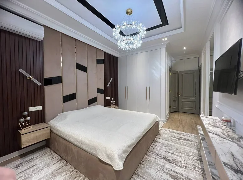 Kvartira 4 xonalar 215 m² Toshkentda