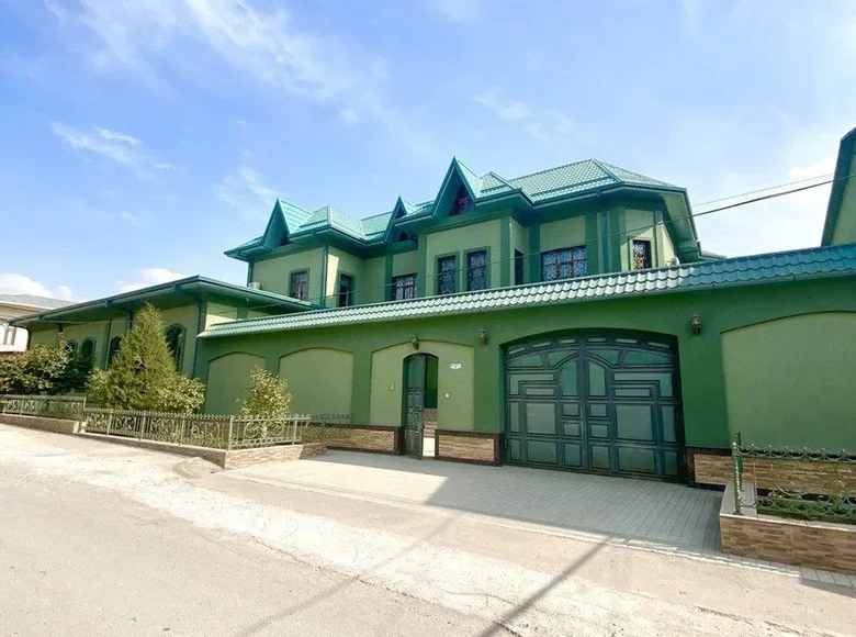 Дом 8 комнат 15 м² в Ташкенте, Узбекистан