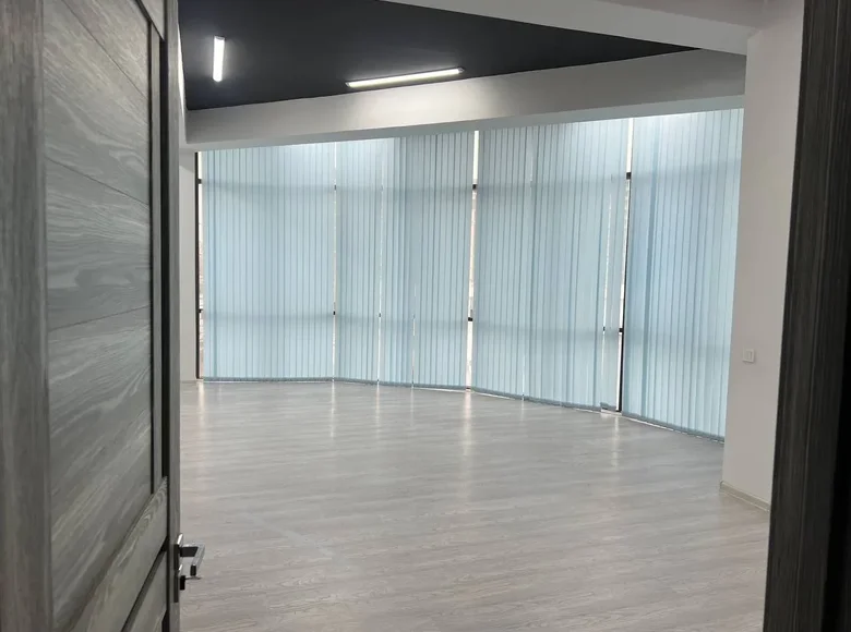 Аренда офис в БЦ 1200 кв.м Яккасарайский р-н, вдоль дороги, ориентир Piramit