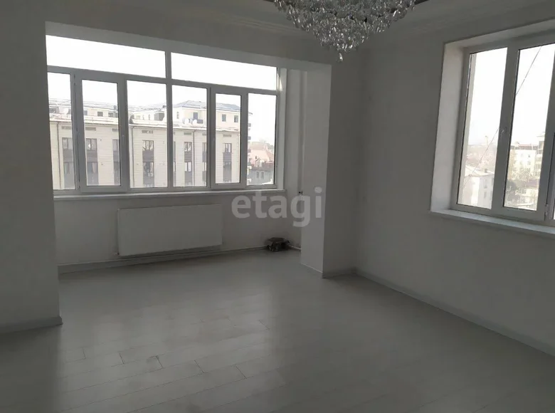 Kvartira 3 xonalar 105 m² Samarqandda