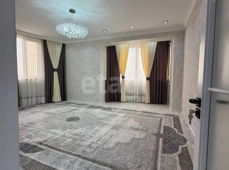 Kvartira 3 xonalar 93 m² Samarqandda