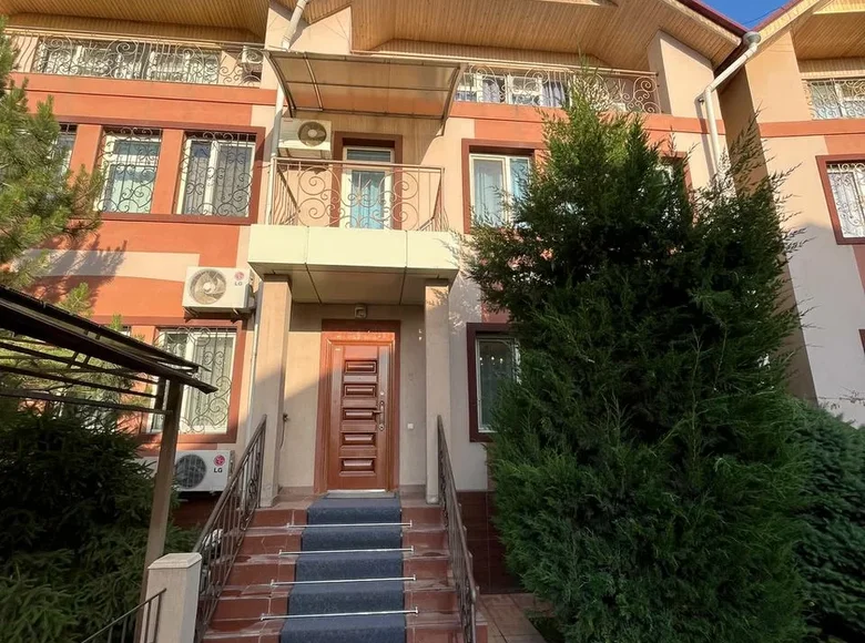 Коттедж 6 комнат 320 м² в Ташкенте, Узбекистан