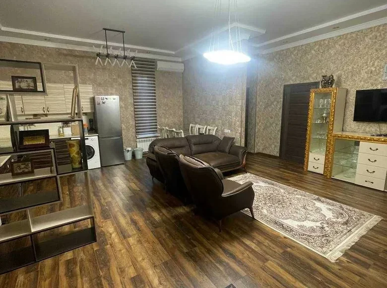 Uy 8 xonalar 4 500 m² Toshkentda