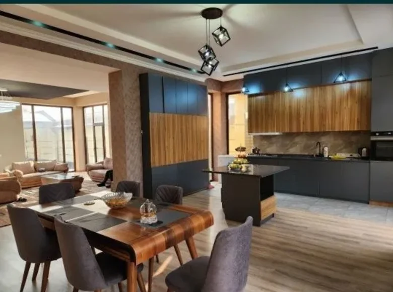 Квартира 6 комнат 4 600 м² в Ташкенте, Узбекистан