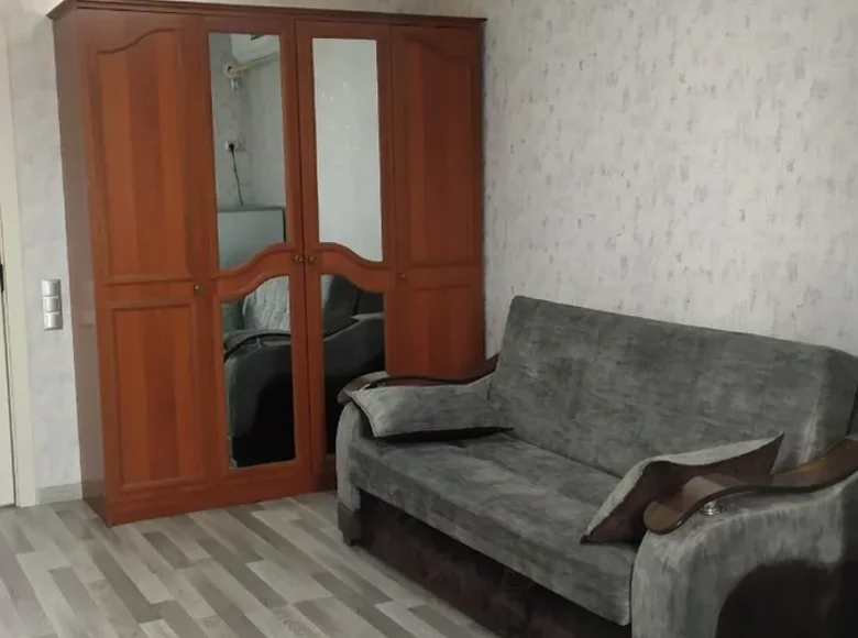 1 xonali kvartira, "Кosmonavtlar" metrosi