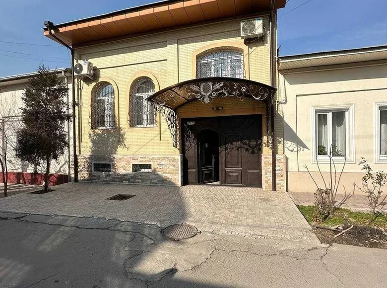Uy 7 xonalar 300 m² Toshkentda, Oʻzbekiston