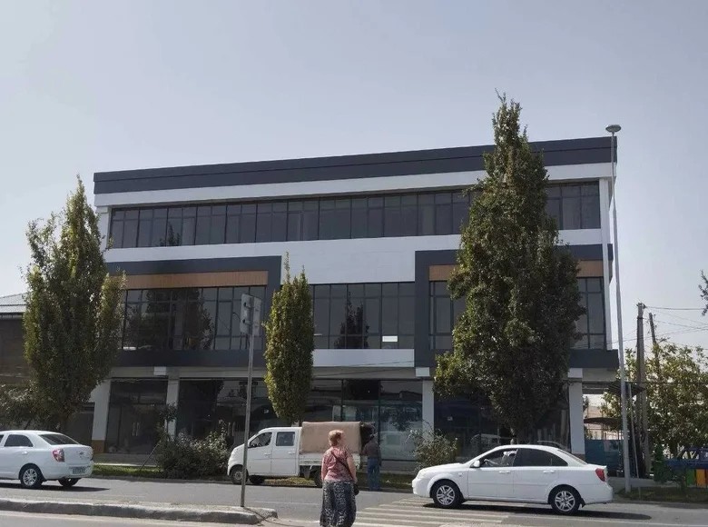 Tijorat 700 m² Khanabad