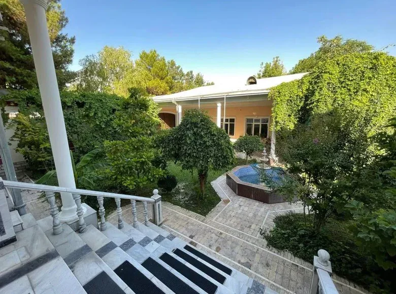 Uy 6 xonalar 450 m² Toshkentda