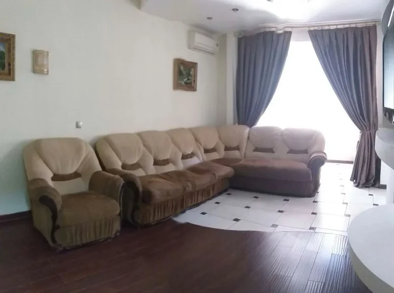 Kvartira 3 xonalar 65 m² Toshkentda