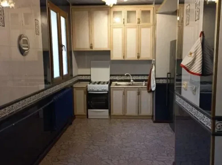 Kvartira 1 xona 45 m² Toshkentda