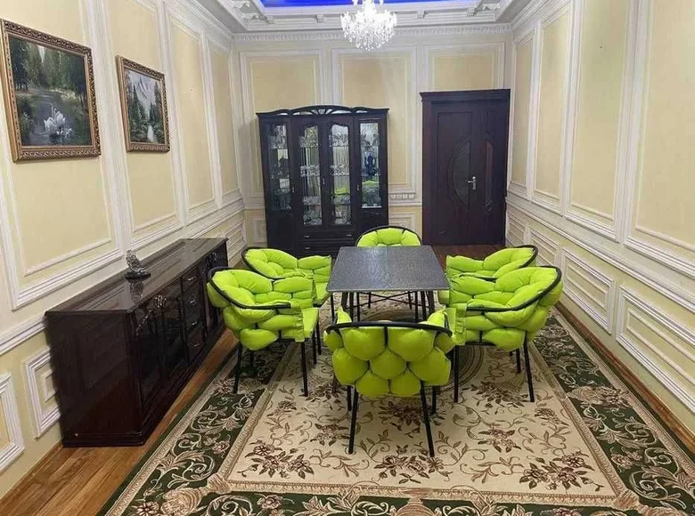 Uy 7 xonalar 350 m² Toshkentda, Oʻzbekiston