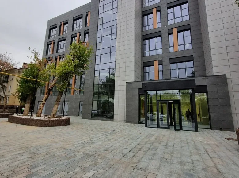 Коммерческое помещение 1 060 м² в Ташкенте, Узбекистан