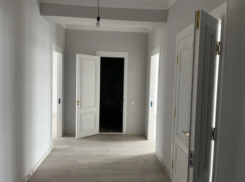 Kvartira 4 xonalar 142 m² in Kuhna Kumaryk, Oʻzbekiston