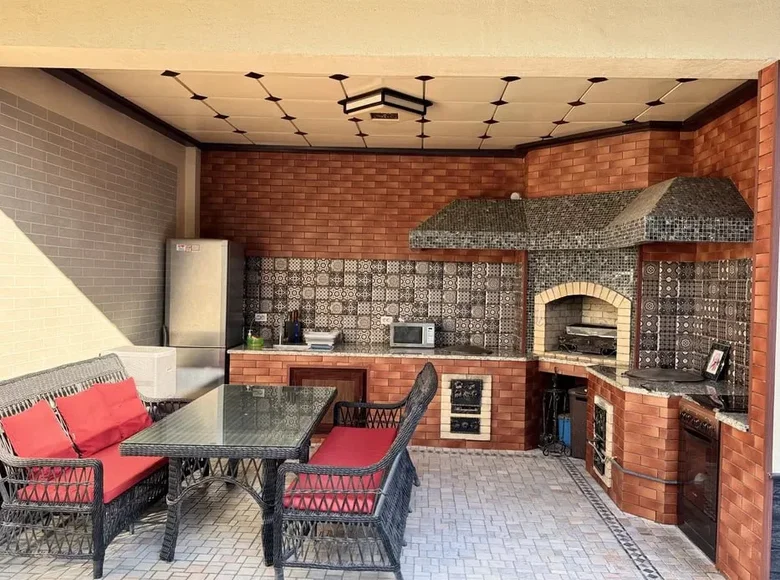 Uy 6 xonalar 250 m² Toshkentda