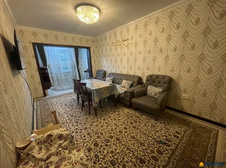 Kvartira 3 xonalar 77 m² Toshkentda