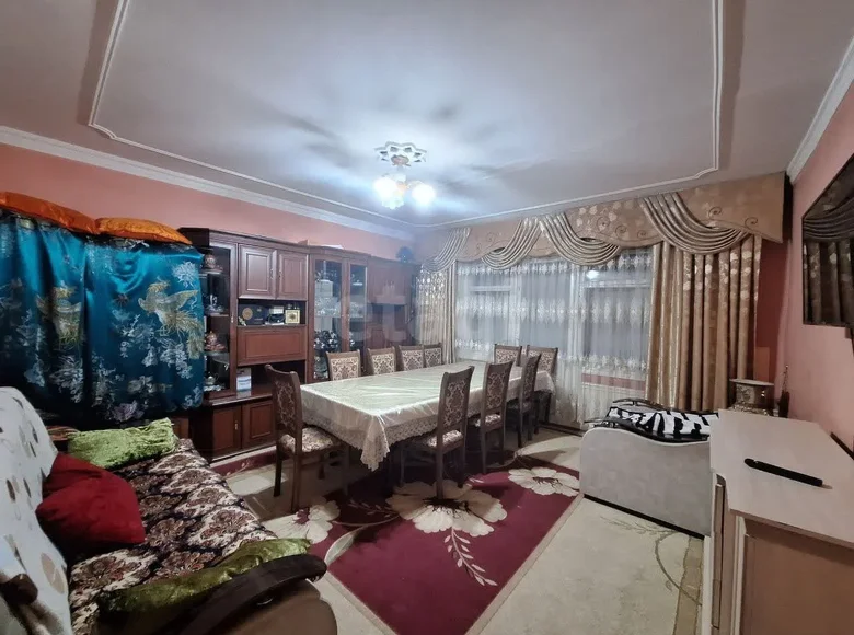 Kvartira 95 m² in Toshkent tumani