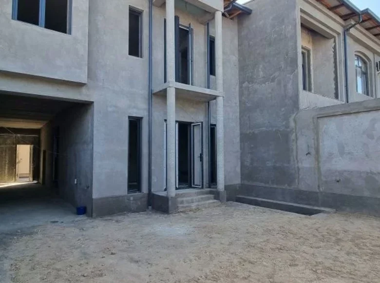 Uy 8 xonalar 350 m² Toshkentda