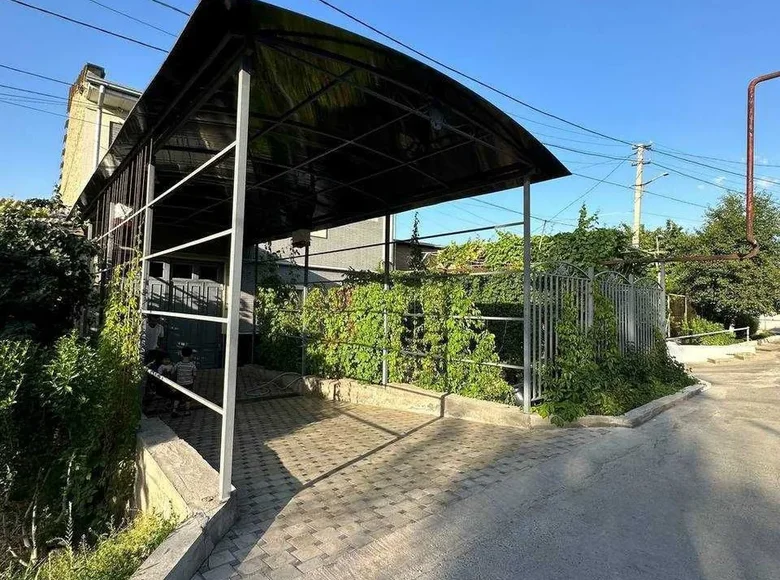 Uy 8 xonalar 450 m² Toshkentda