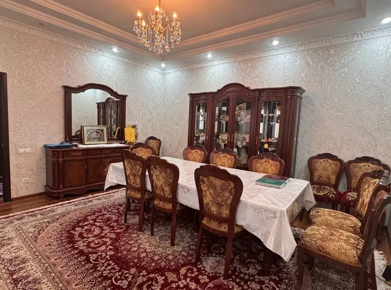 Uy 4 xonalar 350 m² Toshkentda