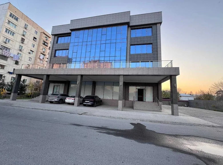 Tijorat 2 470 m² Khanabad