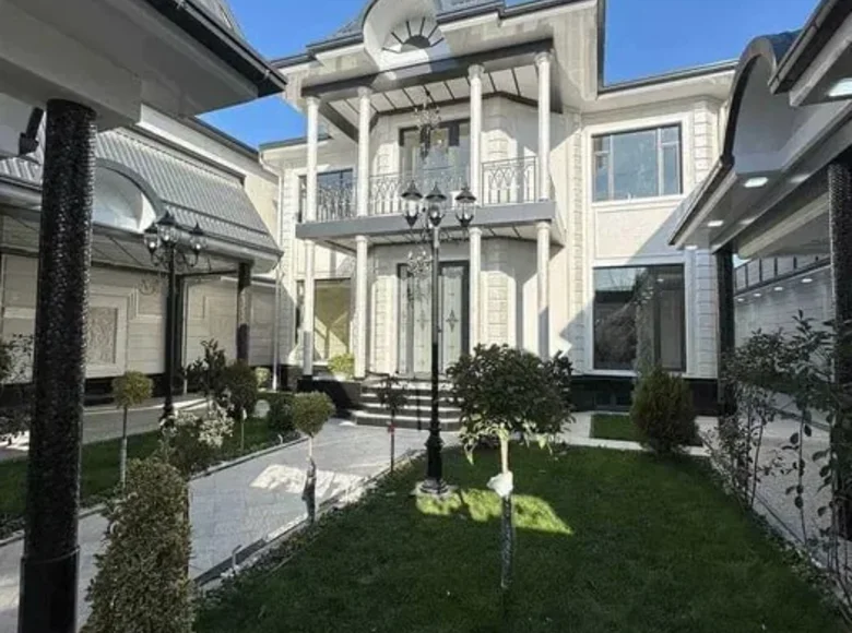 Uy 7 xonalar 700 m² Toshkentda