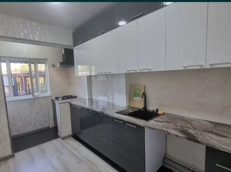 Kvartira 3 xonalar 73 m² Beshkurganda