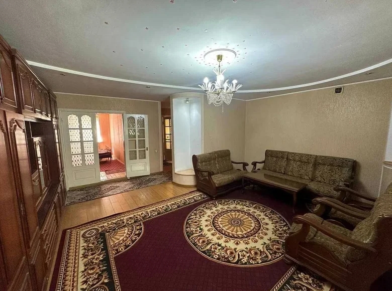 Kvartira 4 xonalar 95 m² Samarqandda