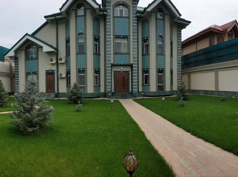 Uy 5 xonalar 1 000 m² O‘zbekistonda, Oʻzbekiston