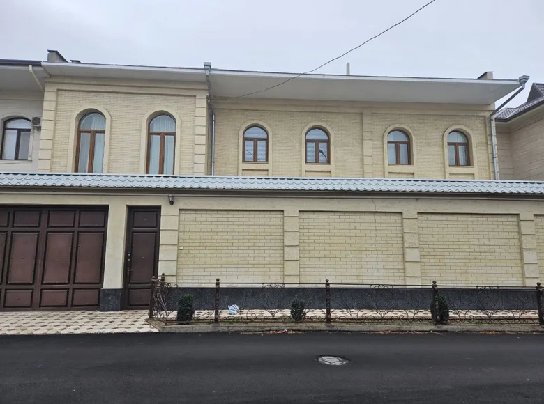 Дом 7 комнат 1 000 м² в Ташкенте, Узбекистан