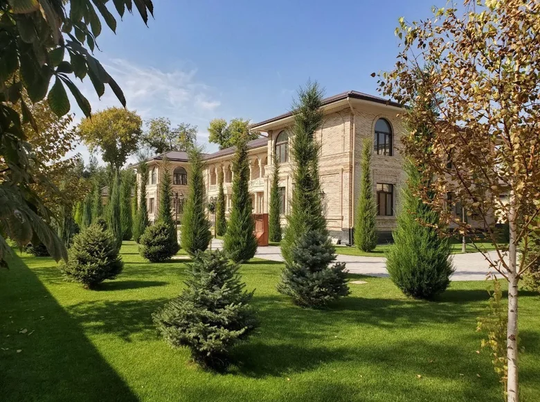 Коммерческое помещение 1 200 м² в Ташкенте, Узбекистан