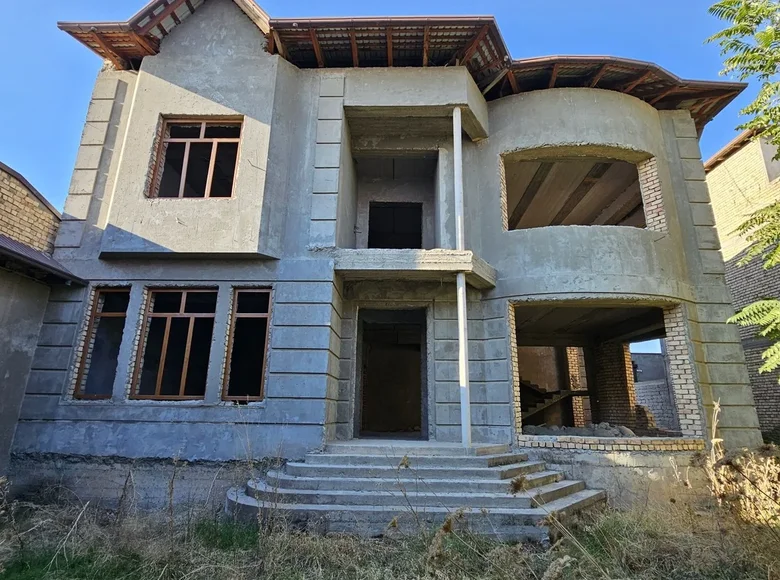 Uy 6 xonalar 450 m² Toshkentda