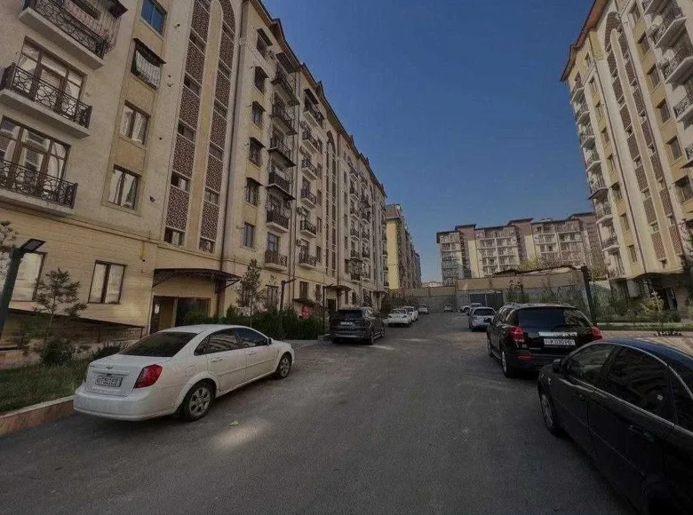 Kvartira 3 xonalar 200 m² in Shaykhontohur Tumani