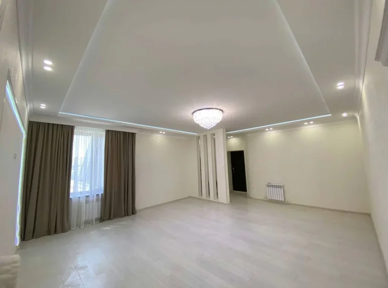 Kvartira 3 xonalar 90 m² Samarqandda