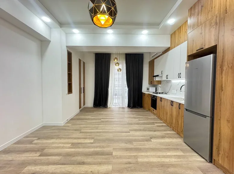 Kvartira 1 xona 77 m² Toshkentda