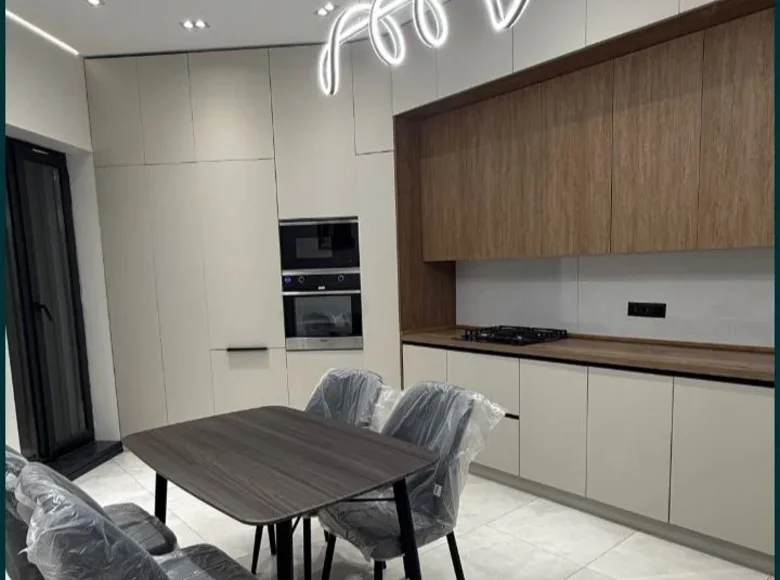 Kvartira 4 xonalar 106 m² Toshkentda