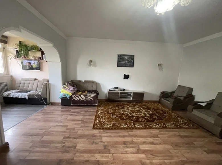 Kvartira 3 xonalar 72 m² Toshkentda
